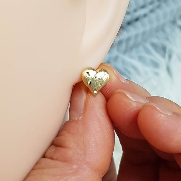 ❌❌SOLD Auth 18k Saudi gold heart earing - Picture 2 of 8